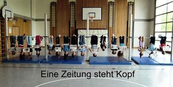 92_1_org_1277295462_zisch_4b_zeitung_steht_kopf